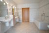 Rotenburg: Repräsentatives Wohnen in einer Erdgeschosswohnung - mit ebenerdiger Dusche u. Badewanne