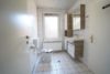 Rotenburg: Einfamilienhaus in zentraler Lage mit viel Potenzial - helles Badezimmer