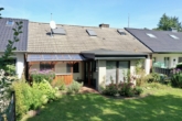 Hausansicht - Charmantes Reihenmittelhaus mit Wintergarten und Garage