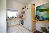 Einbauküche - Charmante 2-Zimmer-Dachgeschosswohnung in zentraler Lage