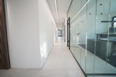 ansprechender Flurbereich - Neuwertiges, möbliertes Büro (ca. 13 m²) in moderner Bürogemeinschaft mit Stellplatz