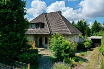 Charmantes Einfamilienhaus mit großem Grundstück und Entwicklungspotenzial, 27383 Scheeßel, Einfamilienhaus