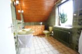 Wohnhaus in ruhiger Lage mit 1.101 m² Grundstück + weiterem Anteil an Grünland - 2. Duschbad im Dachgeschoss