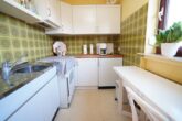 Doppelhaushälfte mit dem Charme der 70er in Krankenhausnähe mit 633 m² Grundstück - Küche