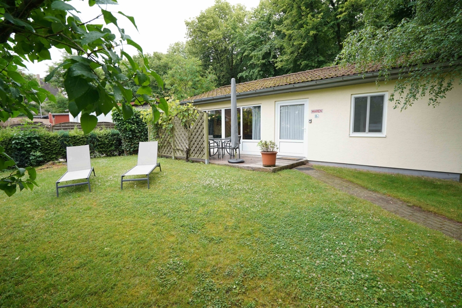 Blick zum großen Bungalow
