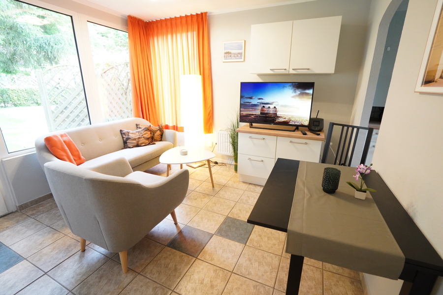 kleiner Bungalow - Wohn- Essbereich im kleinen Bungalow