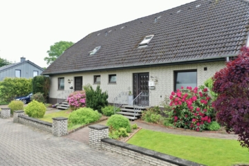 Charmantes Doppelhaus mit zwei vermieteten Wohneinheiten, 27419 Sittensen, Mehrfamilienhaus