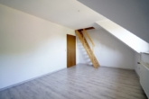 Kinderzimmer mit Spitzbodenzugang - Vielseitiges Zweifamilienhaus mit Einliegerwohnung
