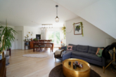 Wohnbereich mit Blick zum Essbereich - Gemütliche 2-Zimmer-Wohnung mit Einbauküche und Stellplatz