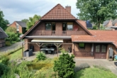 Hausansicht hinten - Wohnen mit Weitblick – Einfamilienhaus mit großem Garten und Teich