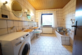 Charmantes Einfamilienhaus mit Garage in Sackgassenlage - Voll ausgestattetes Badezimmer