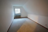 Hemsbünde: Großes Wohnhaus in liebevolle Hände abzugeben - Zimmer 6 im Dachgeschoss