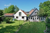 Einladendes Einfamilienhaus mit Doppelgarage in Bremen-Lesum. - Hausansicht aus dem Garten