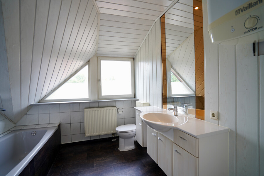 Badezimmer mit Waschmaschinenanschluss
