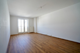 Wohnzimmer - Zentrale 2-Zimmer-Wohnung mit ca. 68 m² und neuem Designervinyl-Bodenbelag