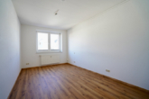 Schlafzimmer - Zentrale 2-Zimmer-Wohnung mit ca. 68 m² und neuem Designervinyl-Bodenbelag
