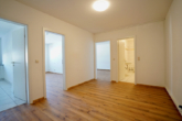 Diele/Flur - Zentrale 2-Zimmer-Wohnung mit ca. 68 m² und neuem Designervinyl-Bodenbelag