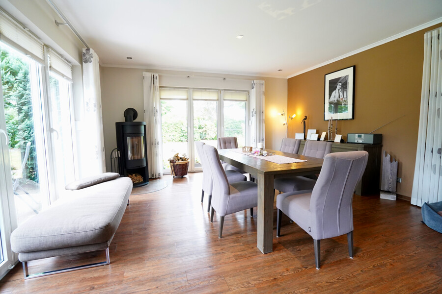 Esszimmer mit Terrassenzugang