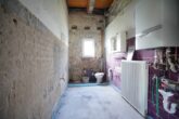 Abbendorf: Ein Schmuckstück - schon entkerntes Einfamilienhaus mit Nebengebäude - WC mit der Gasheizung