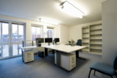Büro 4 mit großer Fensterfront - Großzügige Büroeinheit im Obergeschoss – individuell teilbar in drei separate Einheiten