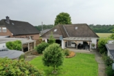 Hausansicht - Einfamilienhaus mit großem Garten und Garage in ruhiger Lage