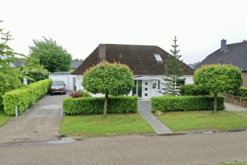 Einfamilienhaus mit großem Garten und Garage in ruhiger Lage, 27729 Vollersode, Einfamilienhaus