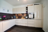 Einbauküche - Moderne 2-Zimmer-Wohnung mit Balkon im 1. Obergeschoss