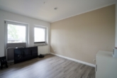 Schlafzimmer - Gepflegte 3-Zimmer-Wohnung im 1. Obergeschoss mit Balkon