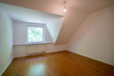 Schlafzimmer - Attraktive 3-Zimmer-Dachgeschosswohnung mit Balkon und Stellplatz