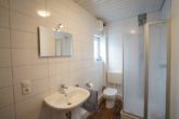 Geräumige 4-Zimmerwohnung mit modernisiertem Bad und Einbauküche - Duschbad
