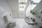Gäste-WC mit Waschmaschinenanschluss