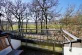 Blick vom Balkon ins Grüne - Helle 2-Zimmer-Dachgeschosswohnung mit Balkon und Garage