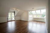 Wohn- / Esszimmer - 2-Zimmer-Dachgeschosswohnung mit Balkon – ideal für Singles oder Paare