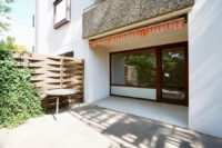 Teilweise überdachte Terrasse (KI-optimiert)