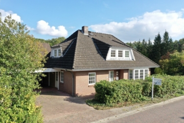 Geräumiges Einfamilienhaus mit Doppelcarport und Renovierungspotenzial, 27383 Scheeßel / Jeersdorf, Einfamilienhaus