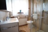 Gnarrenburg: Gepflegtes Einfamilienhaus in zentraler Lage auf großem Grundstück - Duschbad im Erdgeschoss