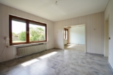 Wohnzimmer mit angrenzendem Esszimmer - Einfamilienhaus mit Garage, Vollkeller und großem Garten in ruhiger Lage!