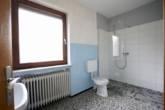 Duschbad mit neuer Duschecke aus 2021 - Einfamilienhaus mit Garage, Vollkeller und großem Garten in ruhiger Lage!