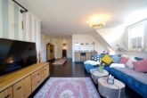 Wohnzimmer - Exklusives Zweifamilienhaus auf großem Grundstück mit Pool in Mulmshorn