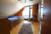 Westeresch: Charmantes Einfamilienhaus auf einem 1.345 m² Grundstück in Sackgassenlage - Schlafzimmer