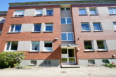 Hausansicht - Attraktive 4-Zimmer-Wohnung im 1. Obergeschoss mit Loggia und Garage