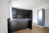 offene Küche mit seperatem Kühlschrank - Neubau-Doppelhaushälfte (2025) mit Top-Ausstattung & großzügiger Terrasse