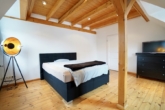 Schlafzimmer 2 im 2.OG - Charmantes Wohn- und Geschäftshaus mit historischem Flair in zentraler Lage