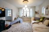 Wohnzimmer 1 im  1.OG - Charmantes Wohn- und Geschäftshaus mit historischem Flair in zentraler Lage