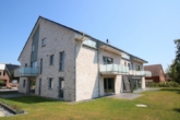 Hausansicht - Glückliches und barrierefreies Wohnen – 2-Zimmer-OG-Wohnung mitten in Hemmoor