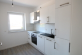 Einbauküche - Glückliches und barrierefreies Wohnen – 2-Zimmer-OG-Wohnung mitten in Hemmoor