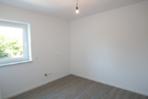 Schlafzimmer - Glückliches und barrierefreies Wohnen – 2-Zimmer-OG-Wohnung mitten in Hemmoor