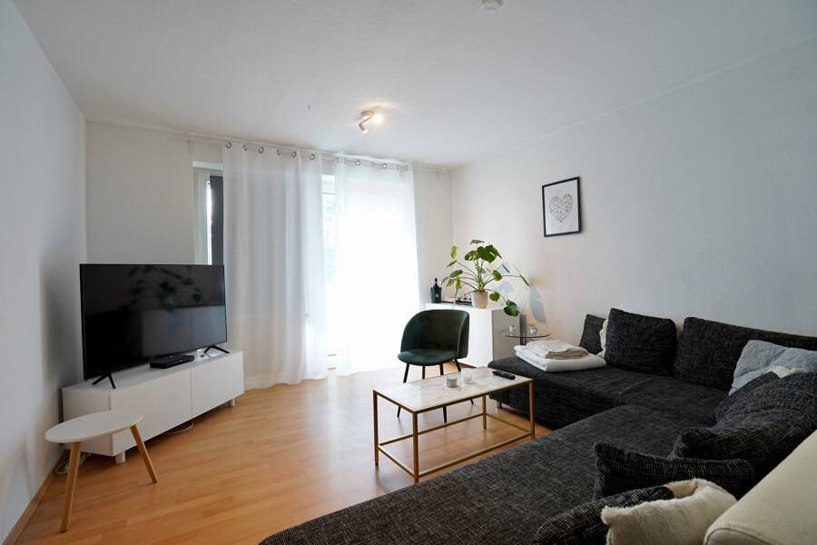 Wohnzimmer mit Zugang zur Terrasse