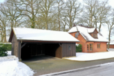 Doppelcarport mit angrenzendem Abstellraum - Einfamilienhaus mit großem Grundstück und großzügiger Scheune in Hesedorf