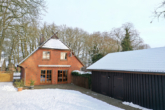 Hausansicht - Einfamilienhaus mit großem Grundstück und großzügiger Scheune in Hesedorf
